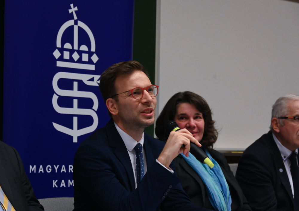 MOK-felmérés: az állami egészségügyben dolgozók 75 százaléka elégedetlen a munkakörülményekkel
